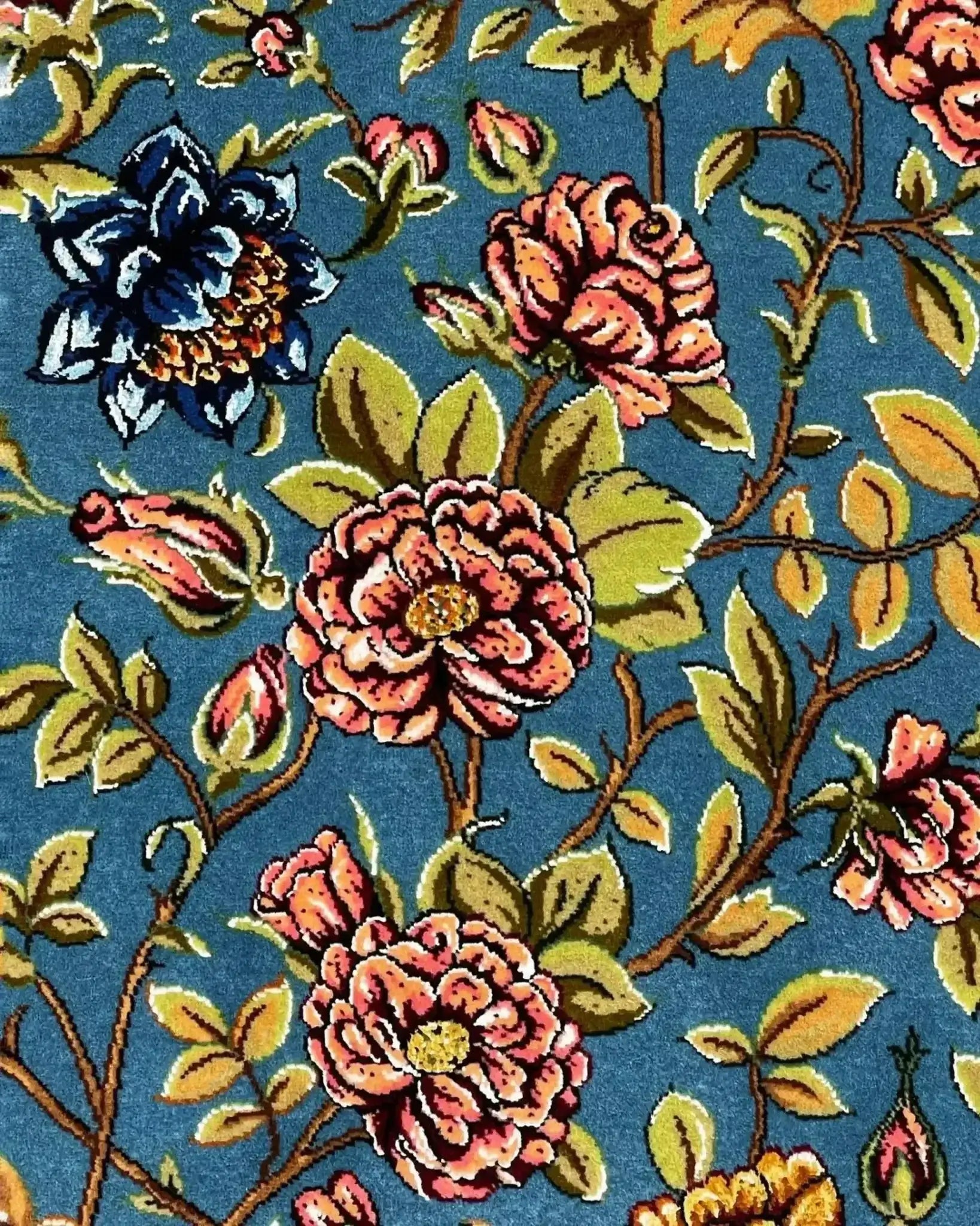 Floral-patterned Persian rug with silk and wool blend, 170 cm x 107 cm